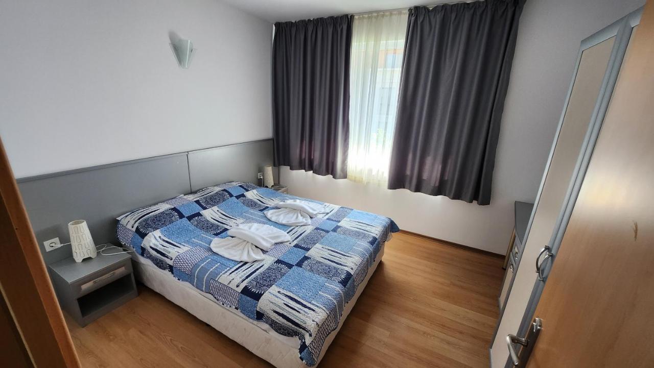 Nushev Hotel Sveti Vlas Bagian luar foto