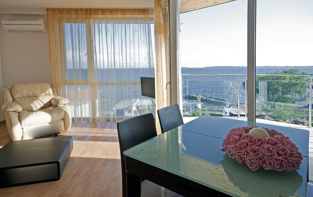 Nushev Hotel Sveti Vlas Bagian luar foto