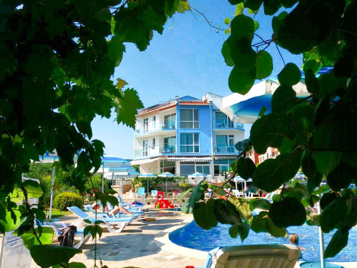 Nushev Hotel Sveti Vlas Bagian luar foto
