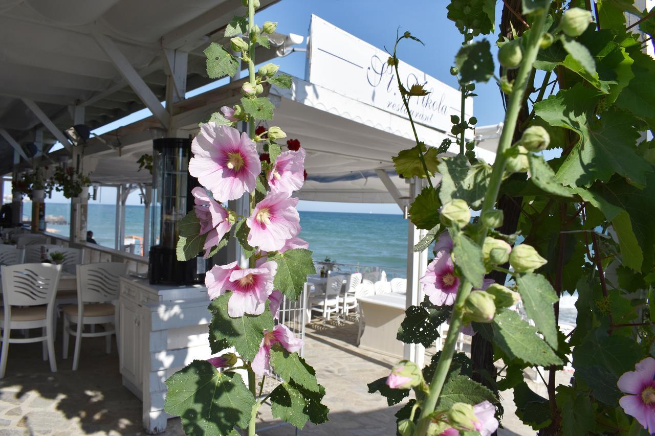 Nushev Hotel Sveti Vlas Bagian luar foto