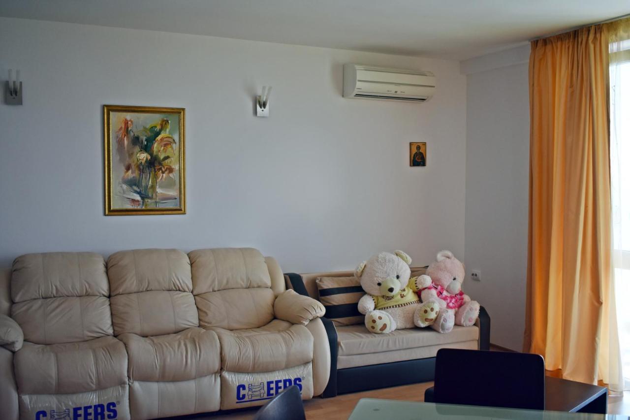Nushev Hotel Sveti Vlas Bagian luar foto
